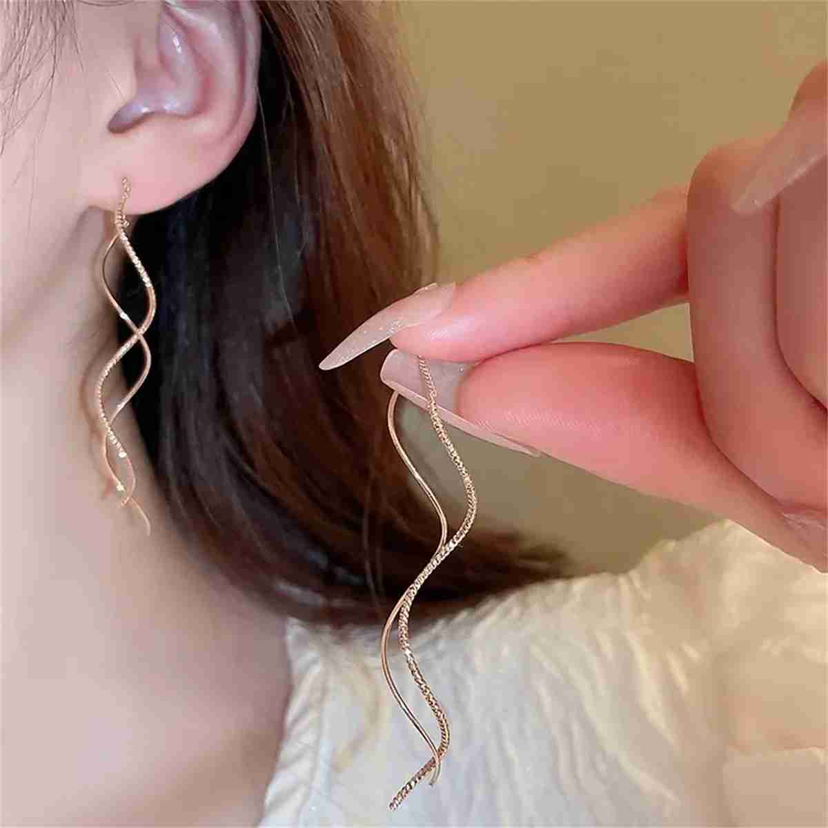 Fashion Minimalist Highlight Luxury 18k Gold Plated Geometric Bangles Tarnish Free Glossy Stainless Steel Bangle For Women Gifts