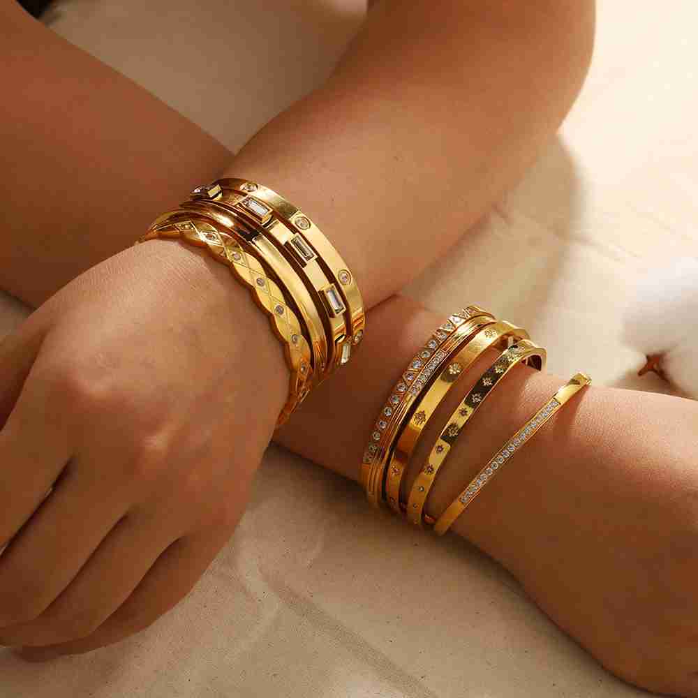 Fashion Minimalist Highlight Luxury 18k Gold Plated Geometric Bangles Tarnish Free Glossy Stainless Steel Bangle For Women Gifts