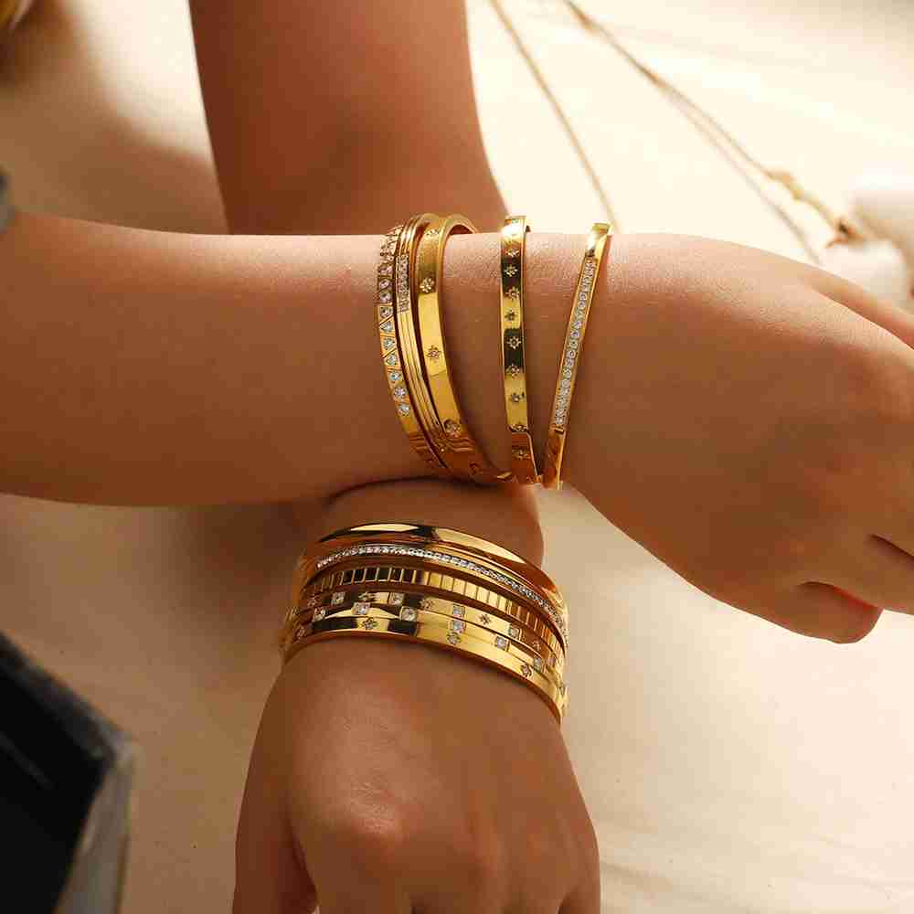 Fashion Minimalist Highlight Luxury 18k Gold Plated Geometric Bangles Tarnish Free Glossy Stainless Steel Bangle For Women Gifts